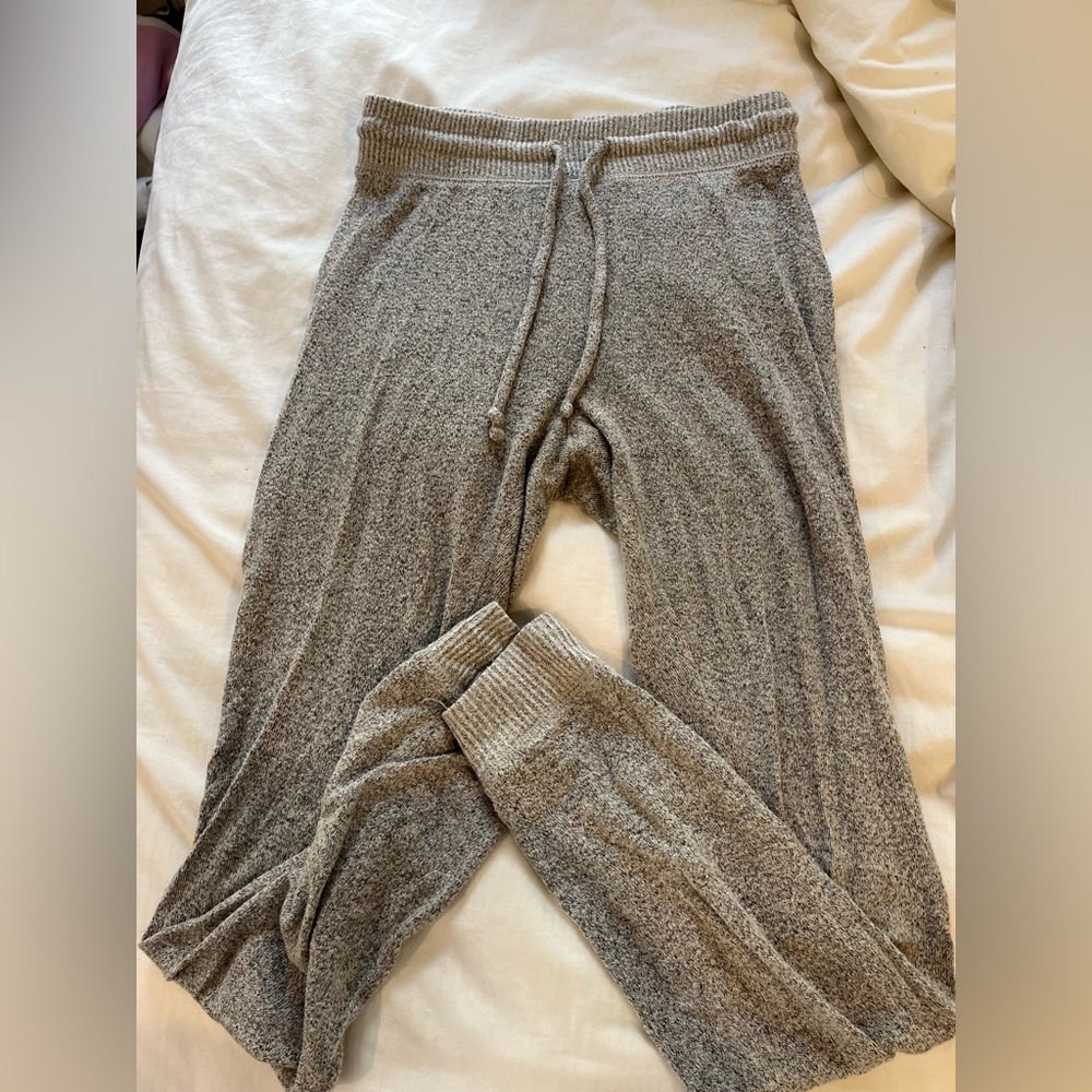 American Eagle grey fleece leggings
